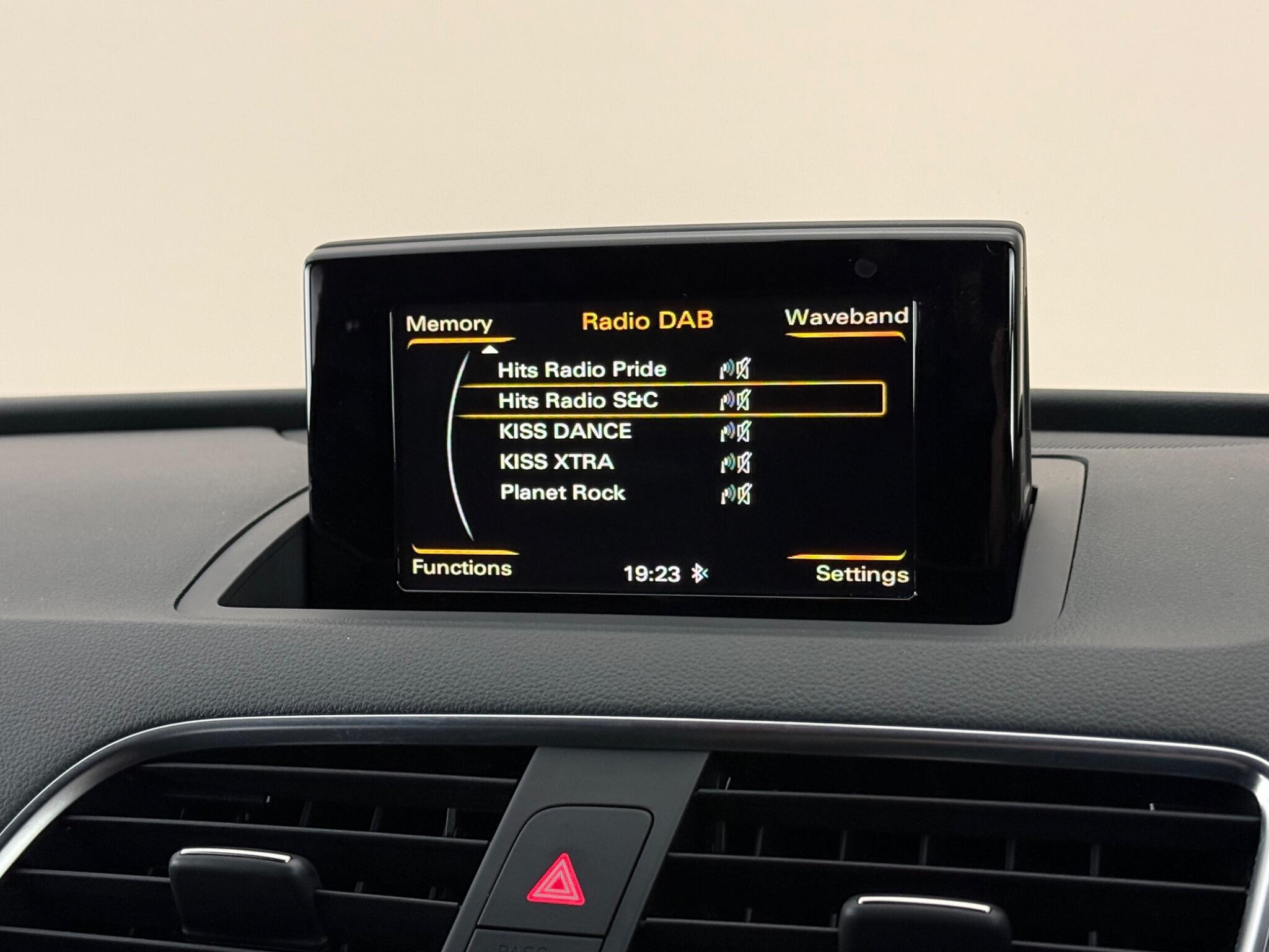 Audi Q3 view 19