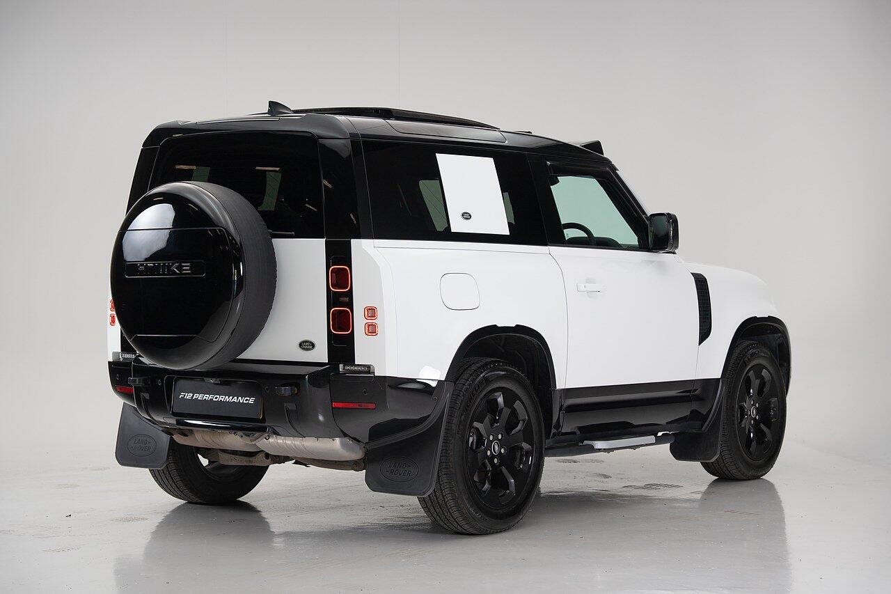 Land Rover Defender 90 view 7