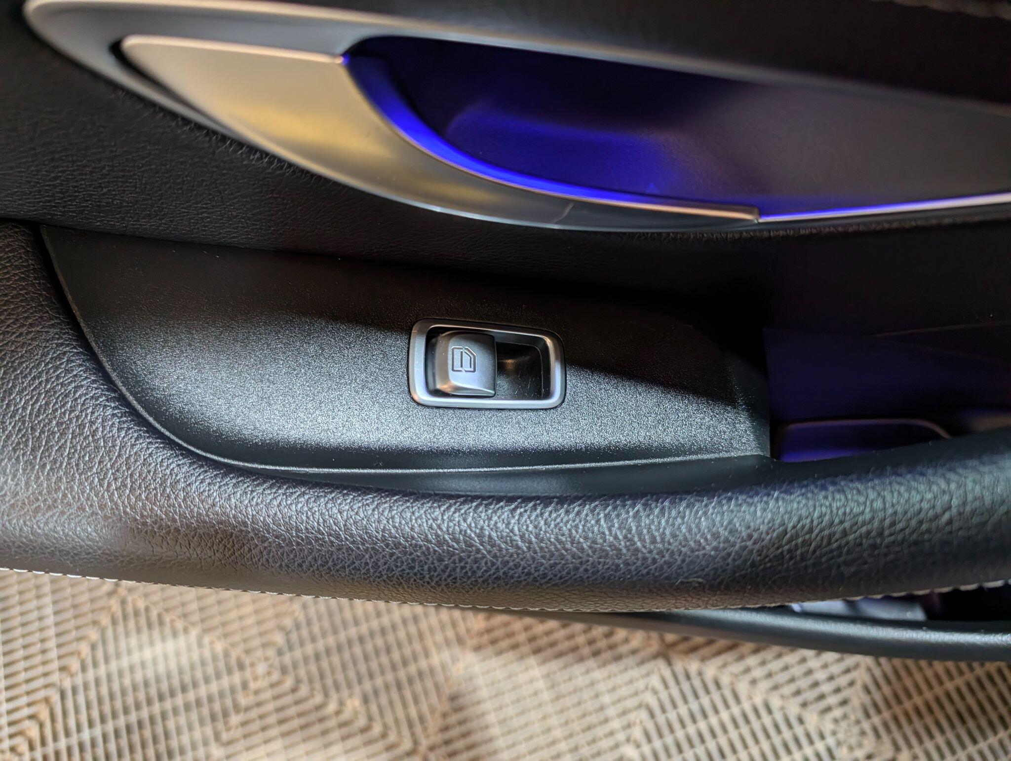Mercedes-Benz E-Class view 86