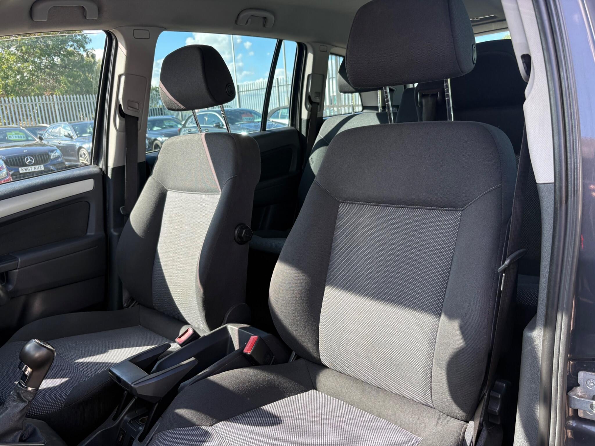 Vauxhall Zafira view 13
