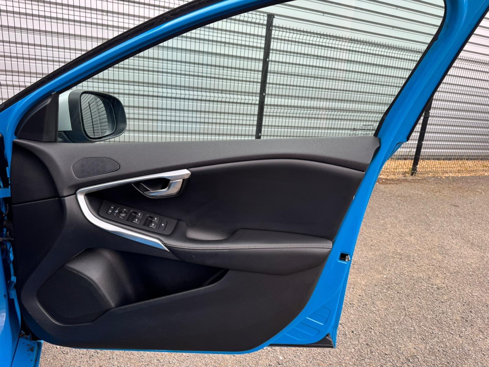 Volvo V40 view 15