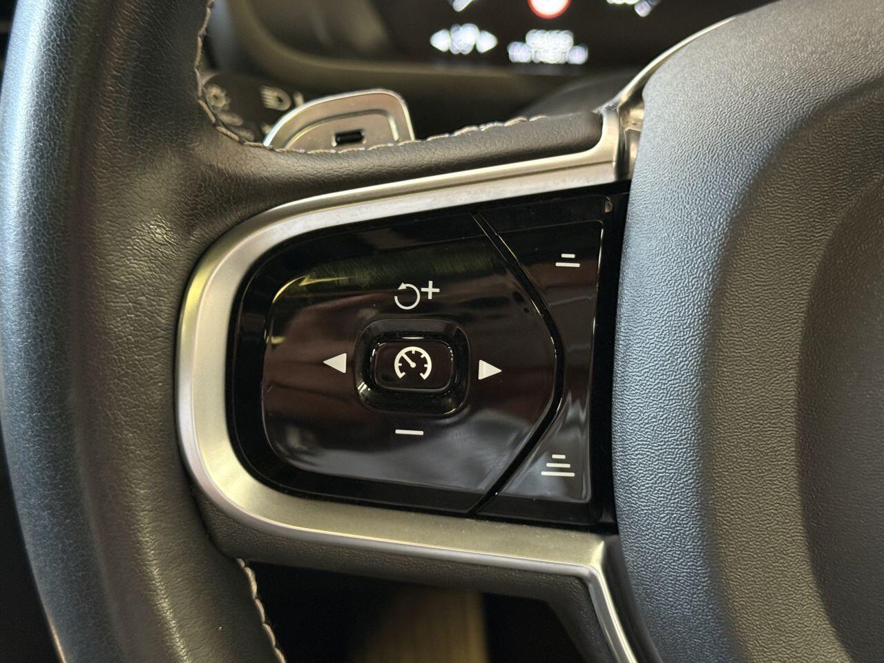 Volvo XC90 view 37
