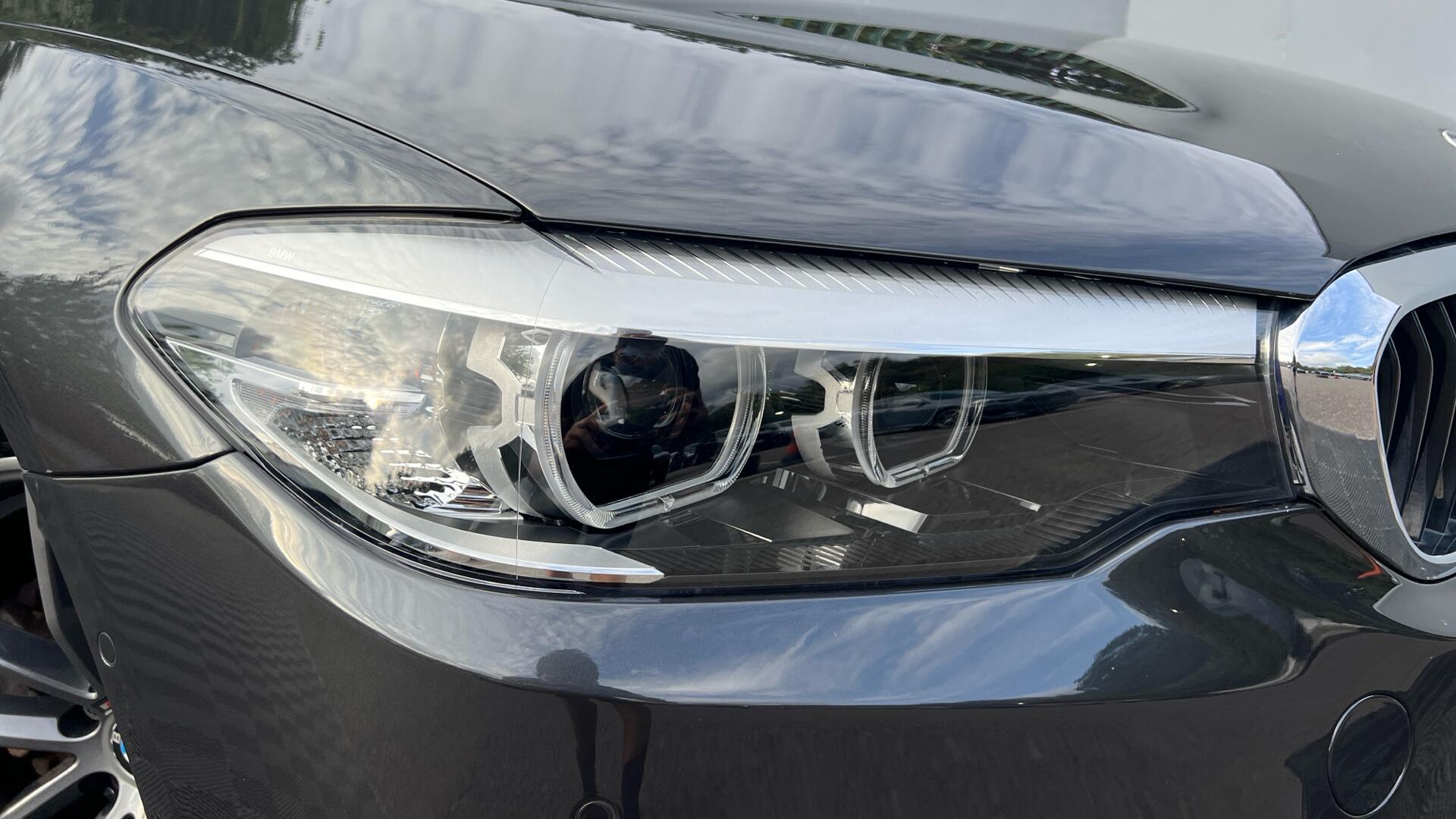 BMW 5 Series view 23