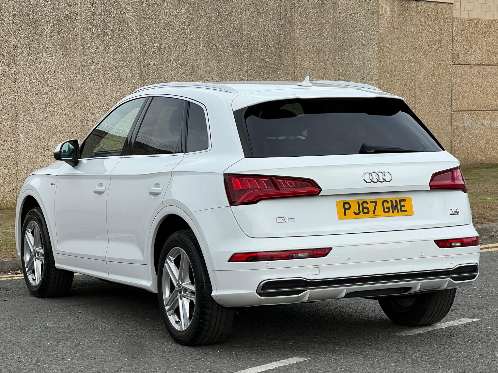 Audi Q5 view 8