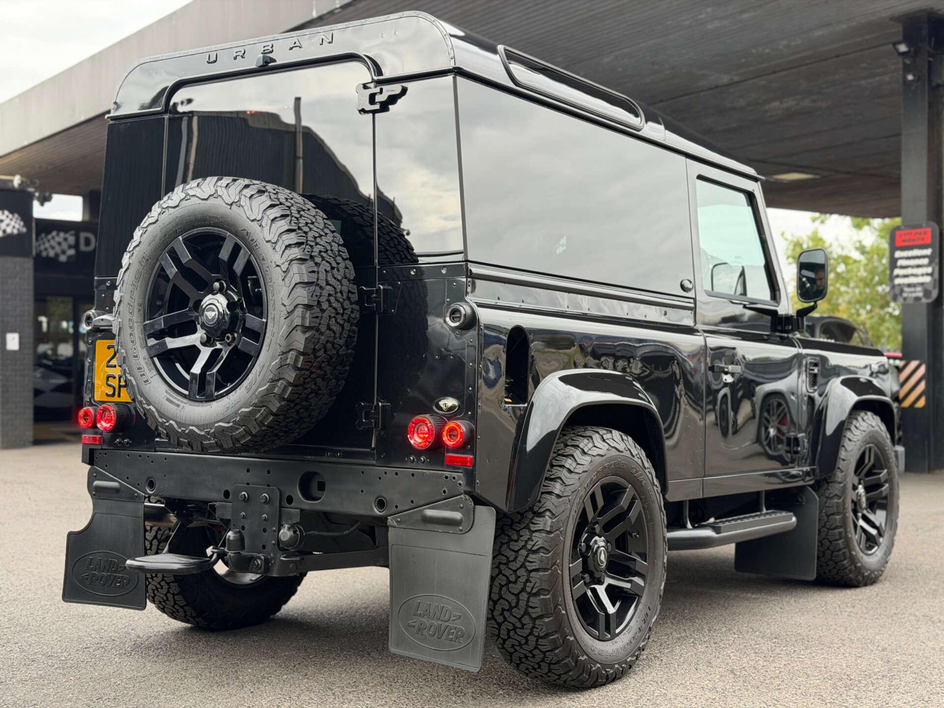 Land Rover Defender view 38