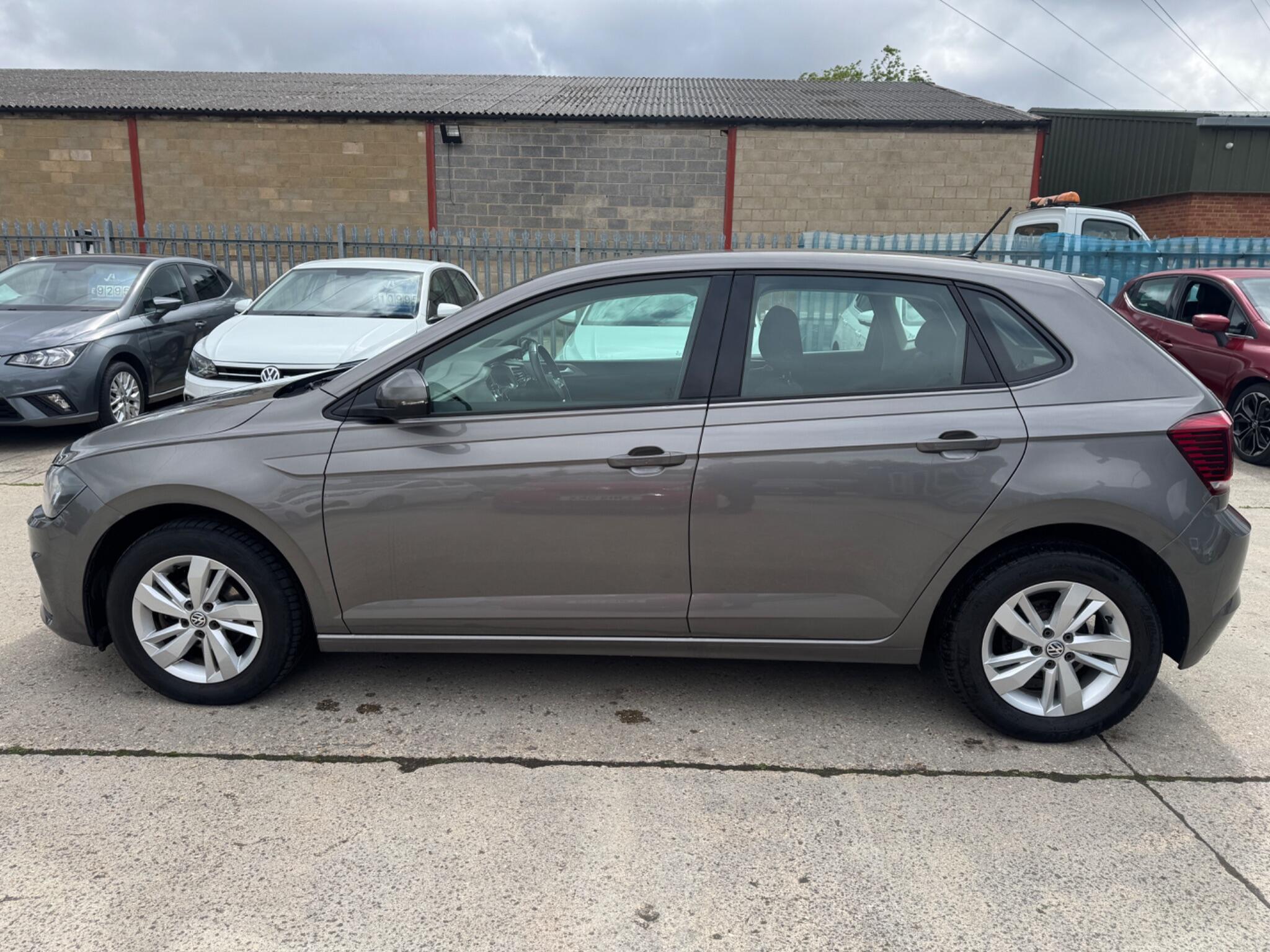 Volkswagen Polo view 5