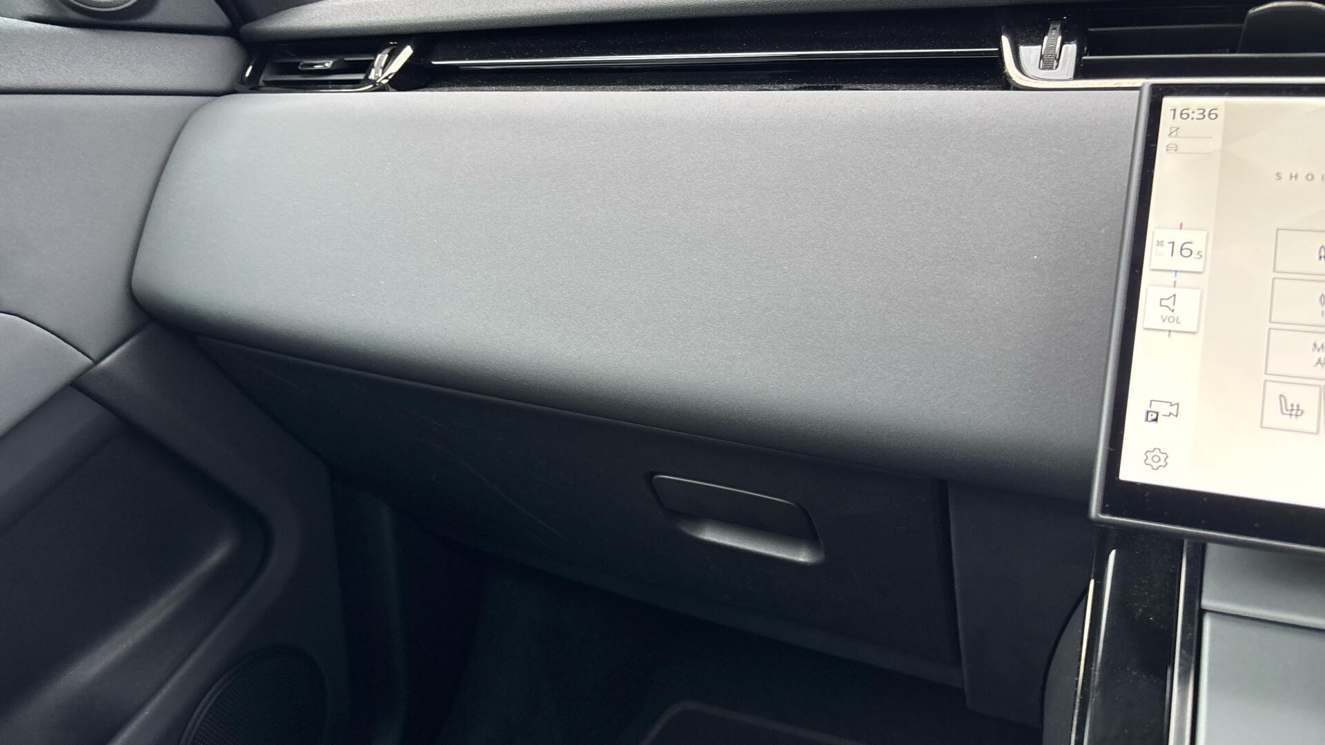 Land Rover Range Rover Evoque view 26