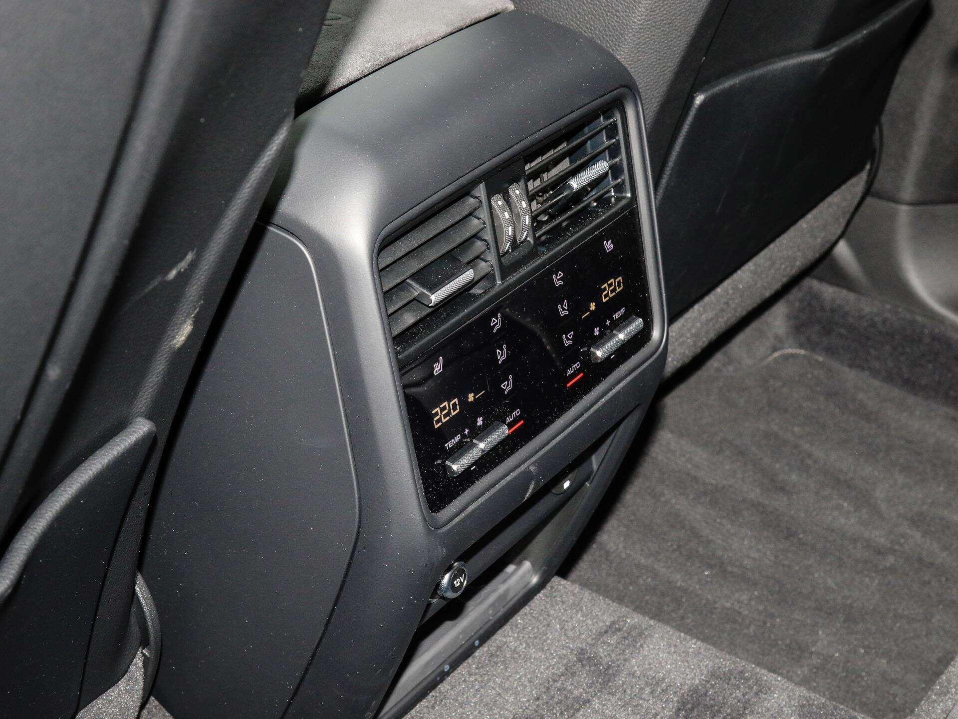 Porsche Cayenne view 22
