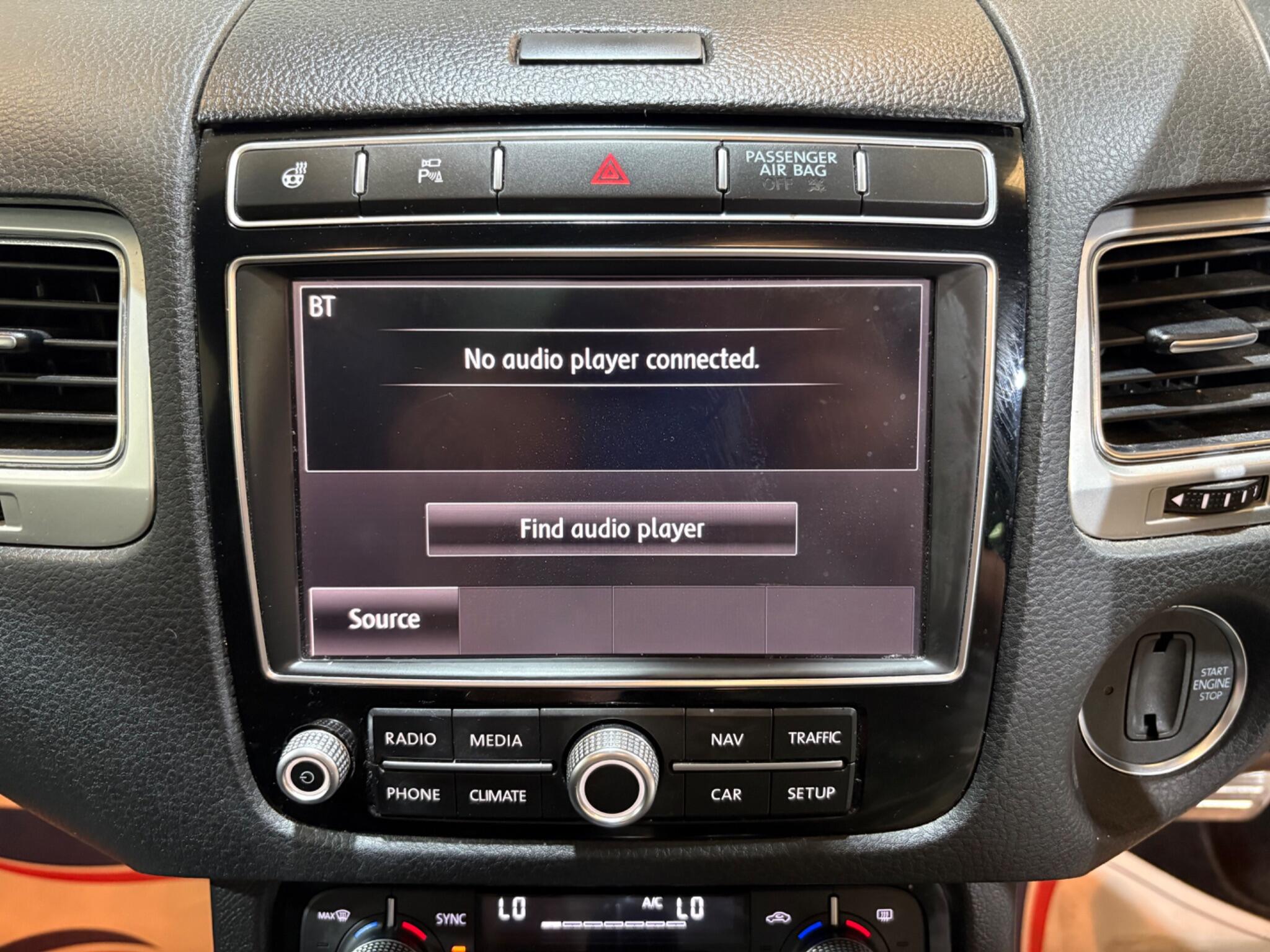 Volkswagen Touareg view 20