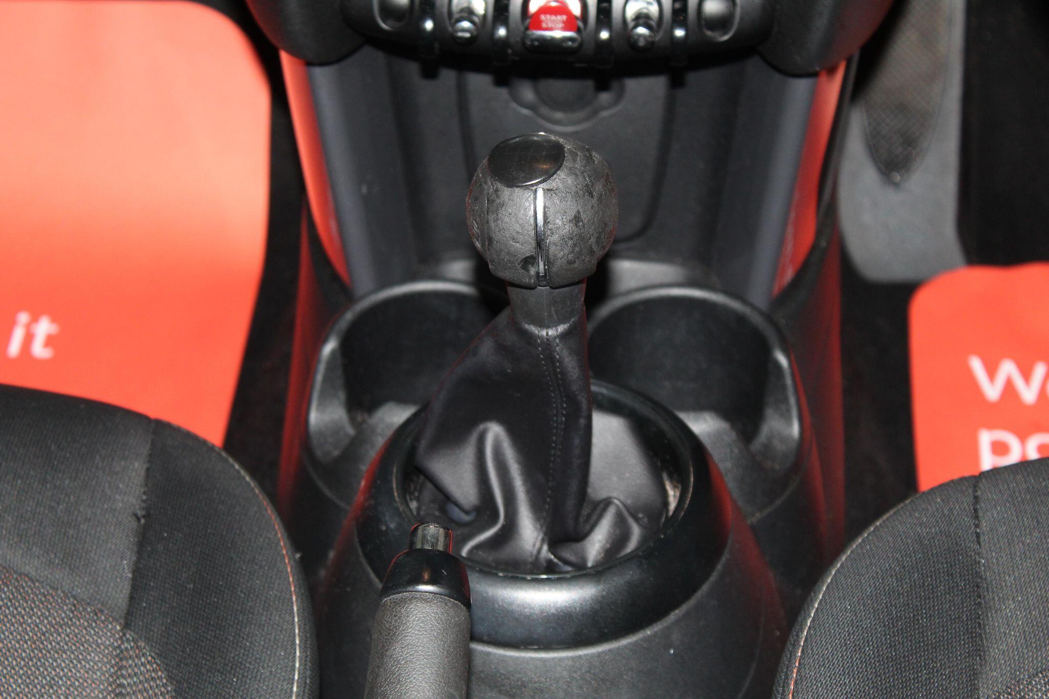 Mini Hatch view 39