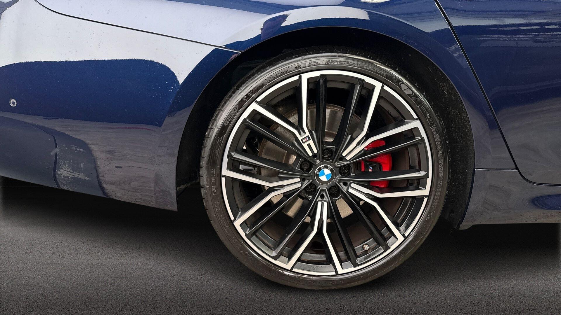 BMW 5 Series view 14