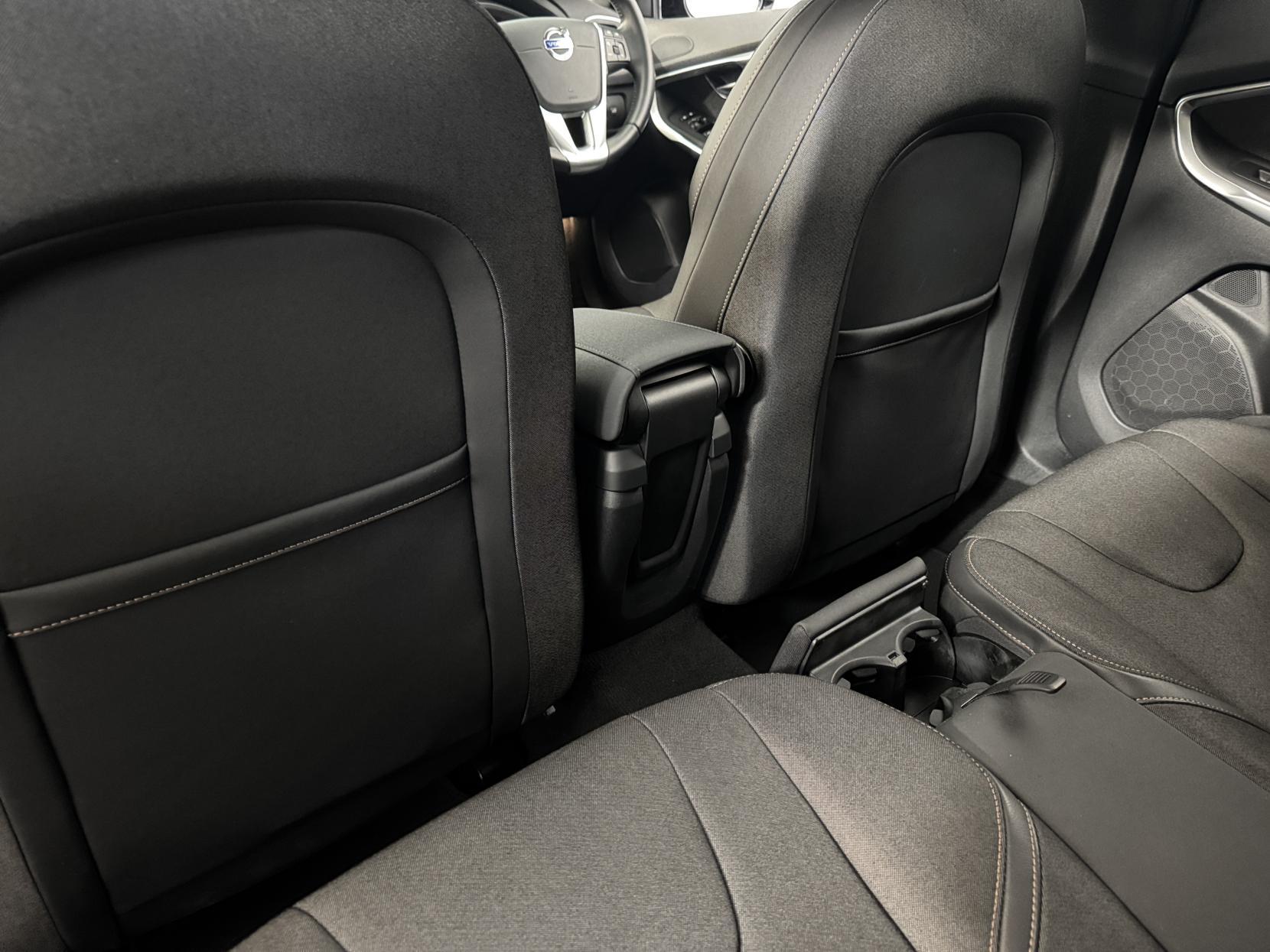 Volvo V40 Cross Country view 57