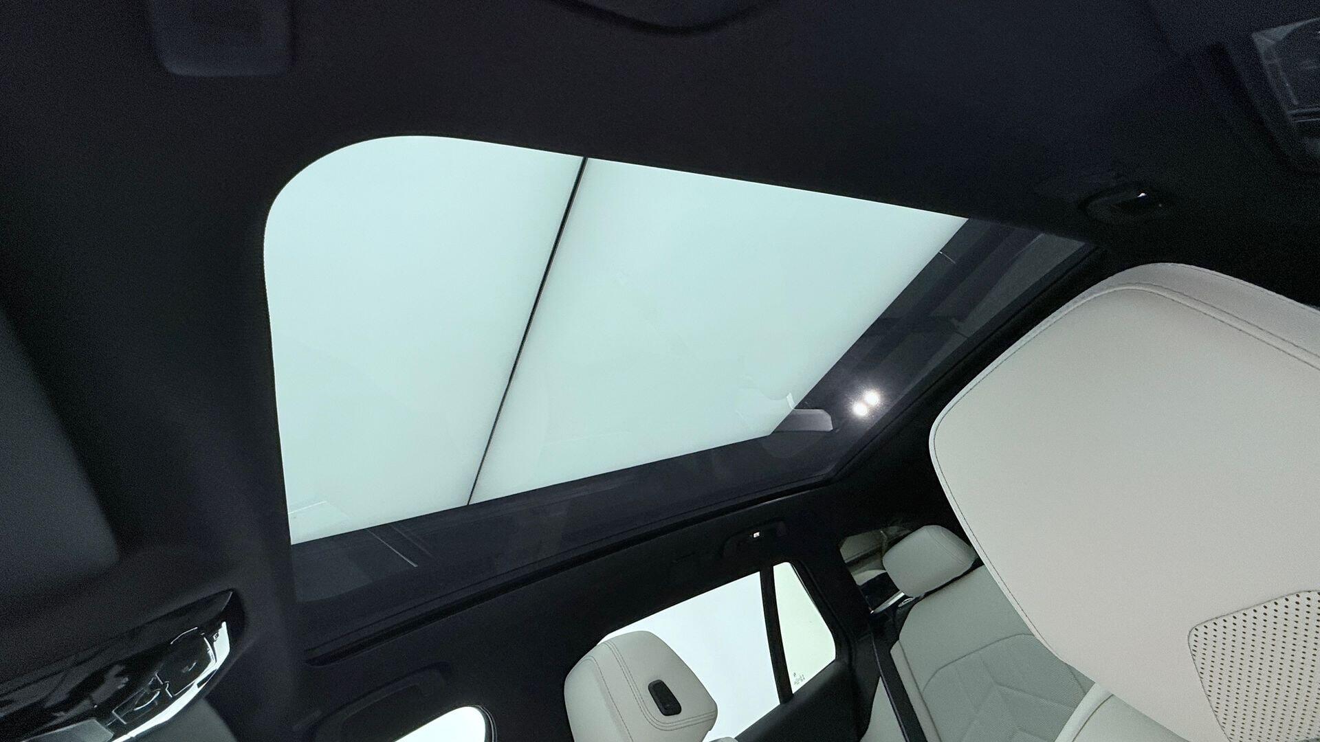 BMW 5 Series view 21