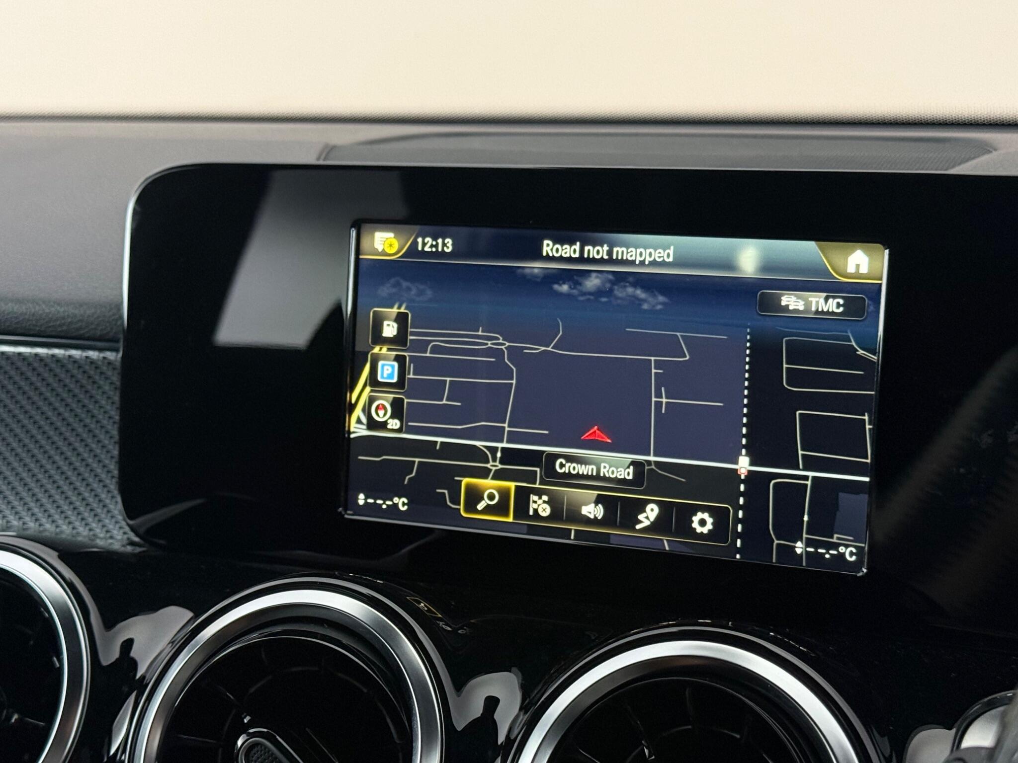 Mercedes-Benz GLB view 24