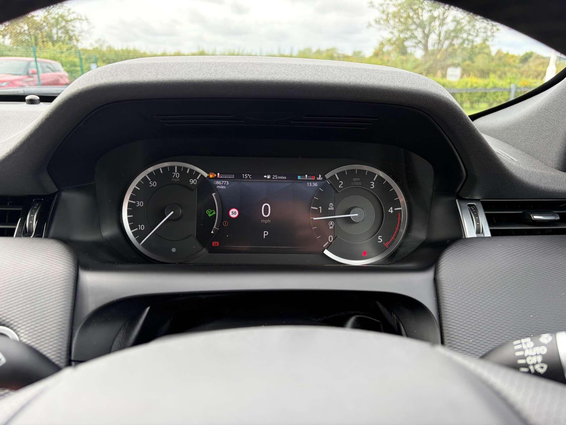 Land Rover Discovery Sport view 39