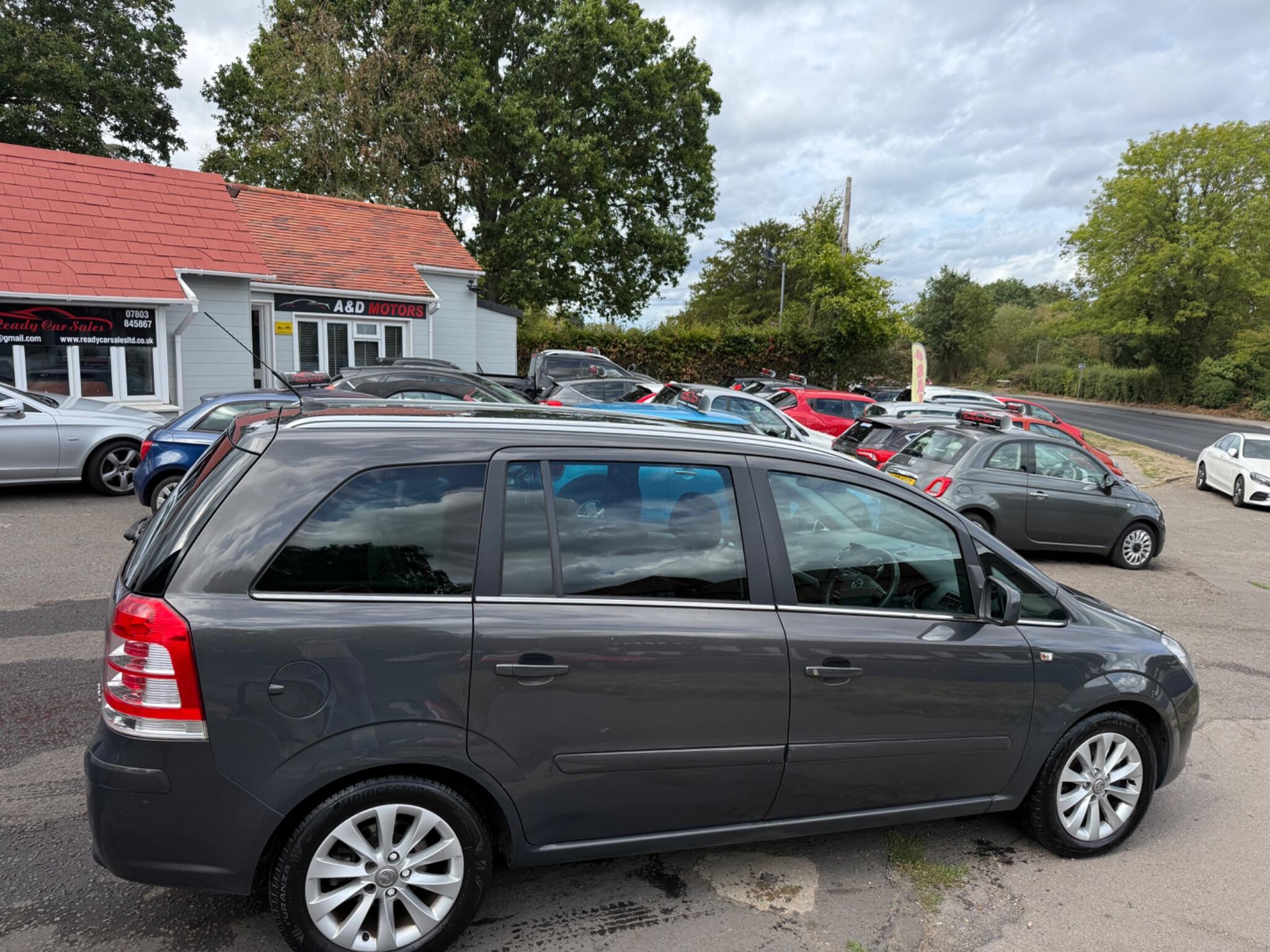 Vauxhall Zafira view 9