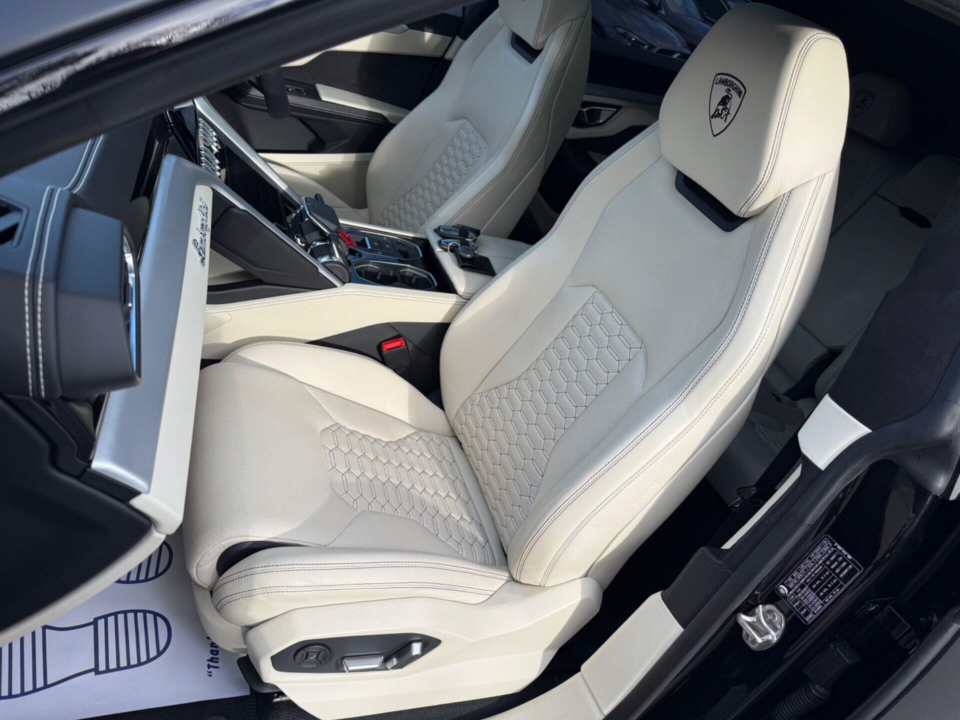 Lamborghini Urus view 23