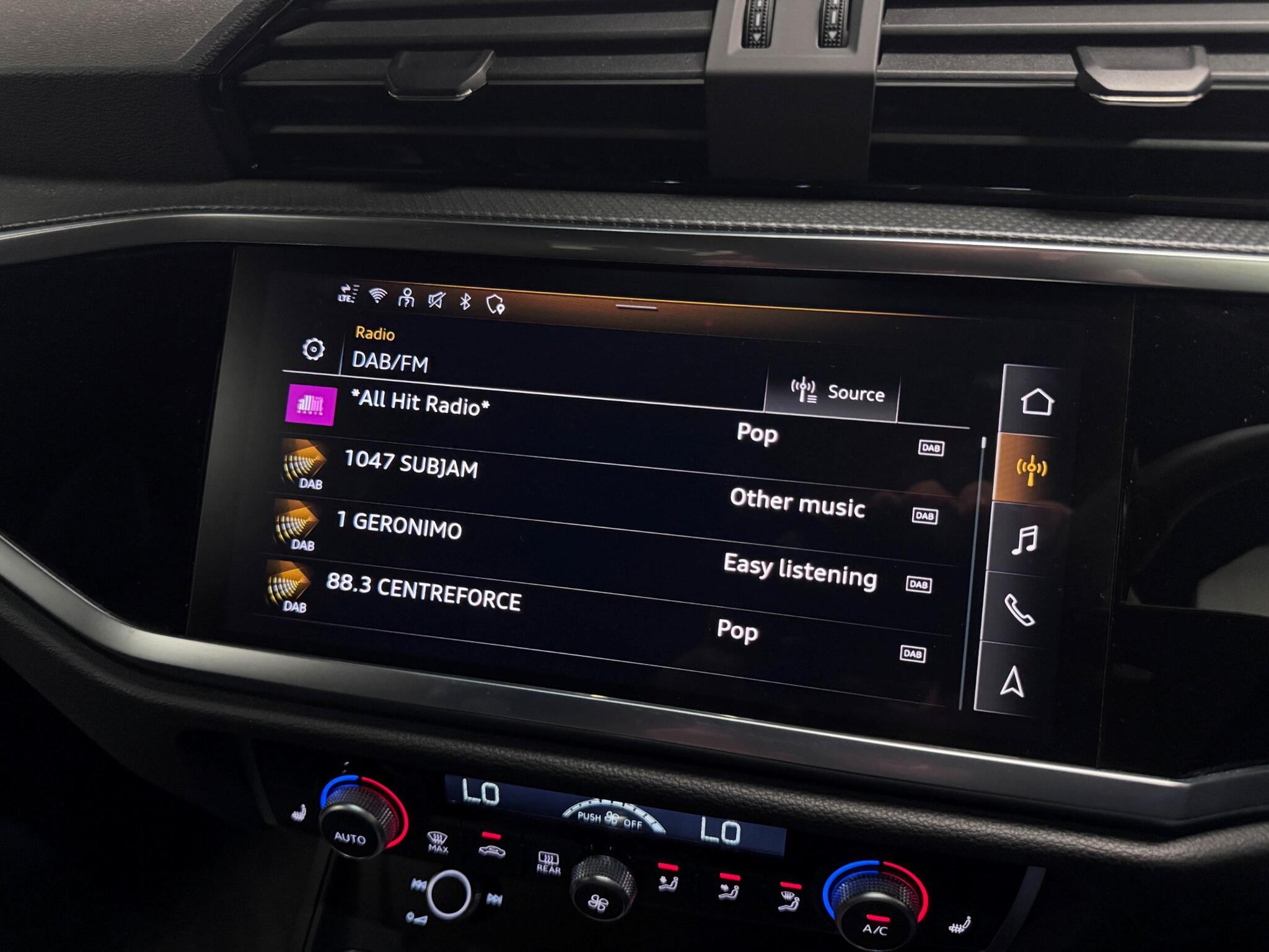 Audi Q3 view 45