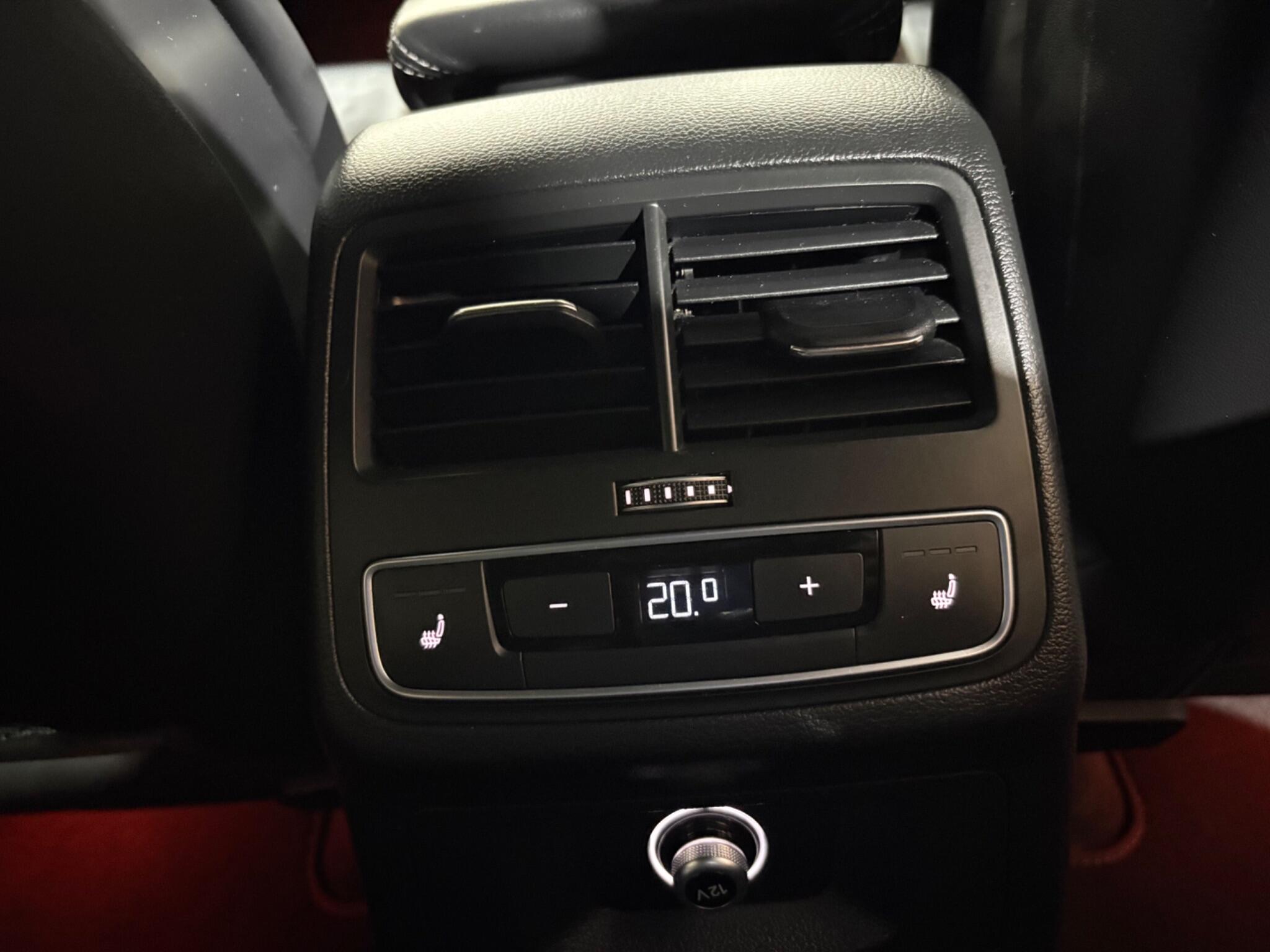 Audi RS4 Avant view 42
