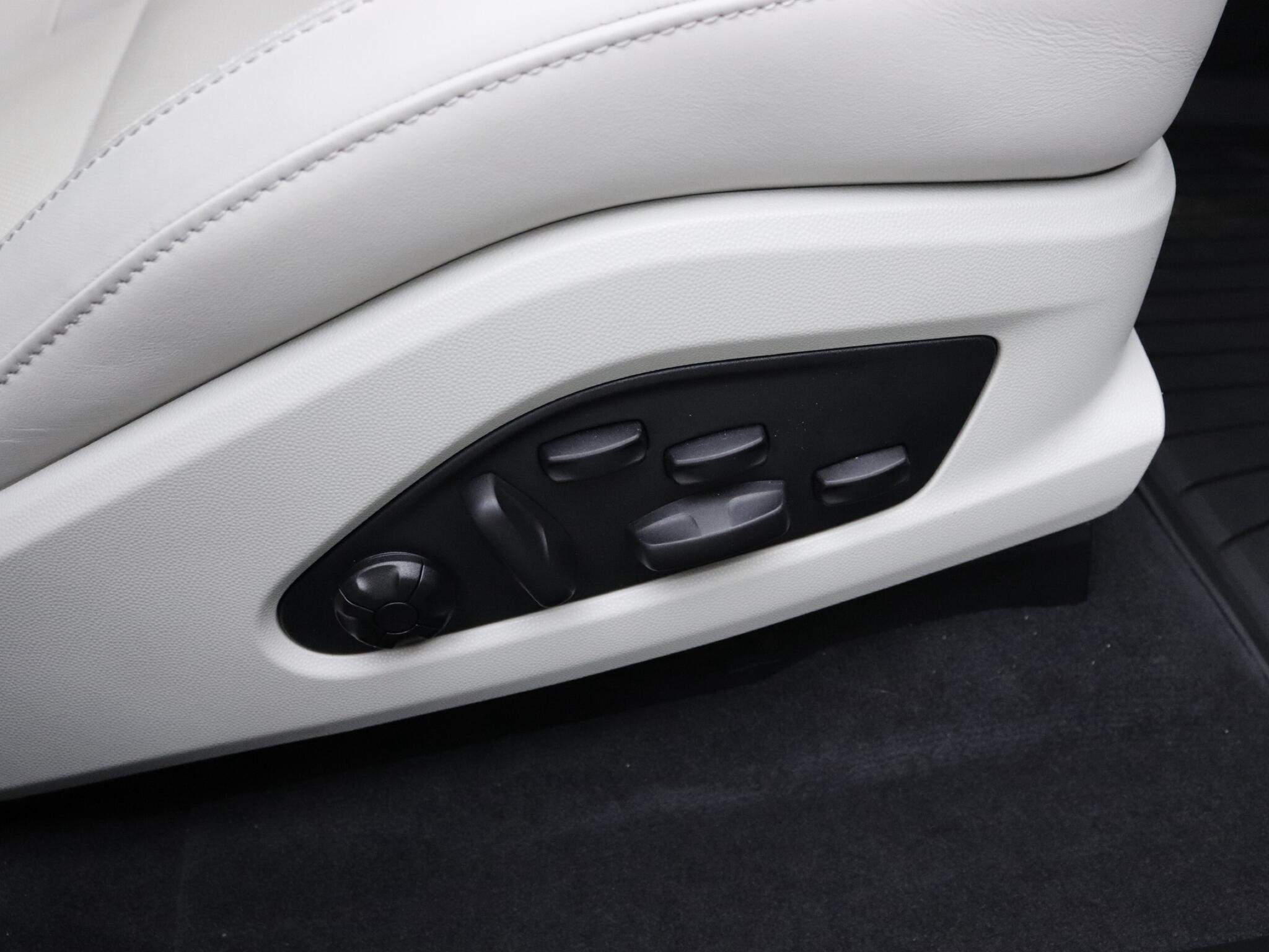 Porsche Macan view 26