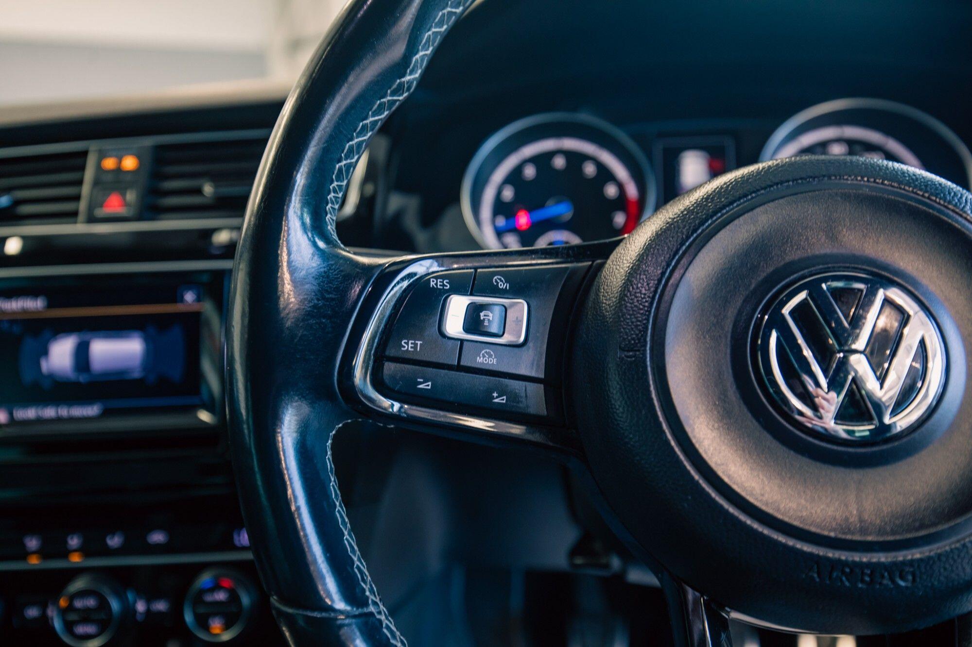 Volkswagen Golf view 11