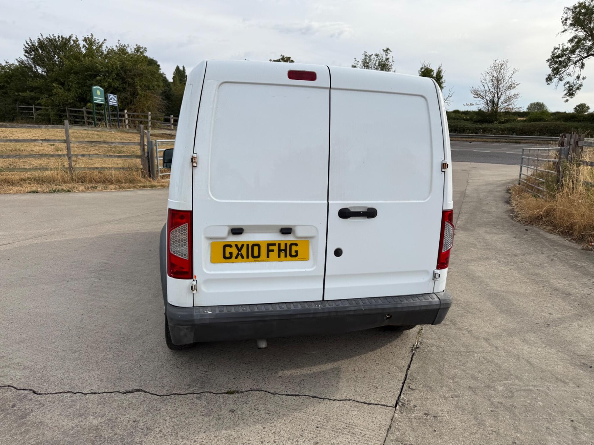 Ford Transit Connect 1.8 TDCi T200 L1 H1 4dr — photo 20 of 86