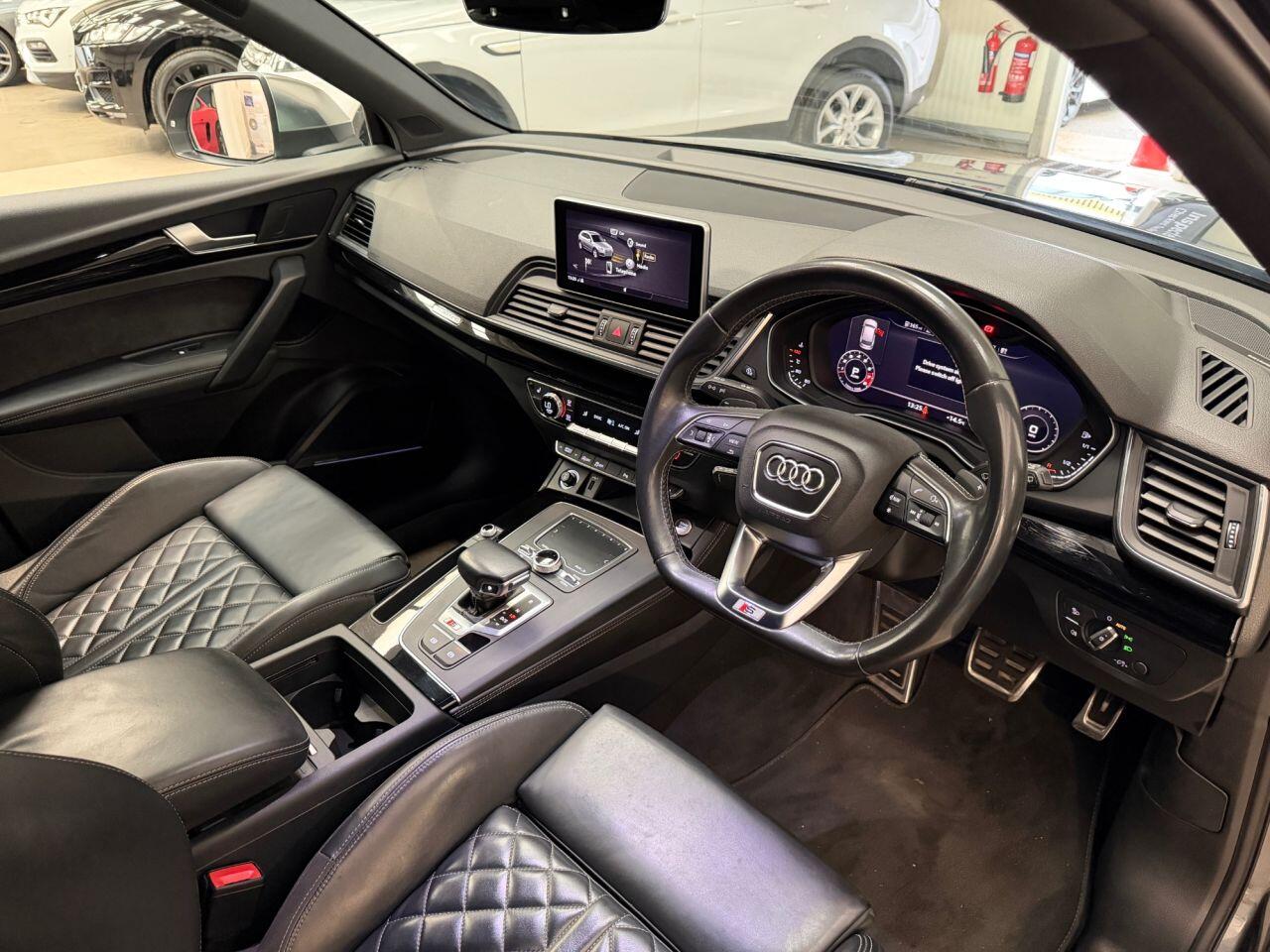 Audi SQ5 view 3