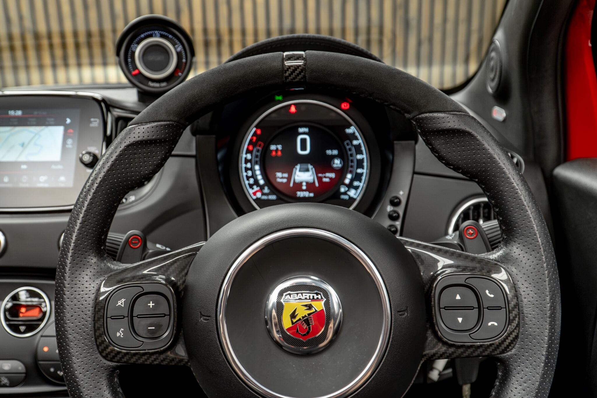 Abarth 695C view 34