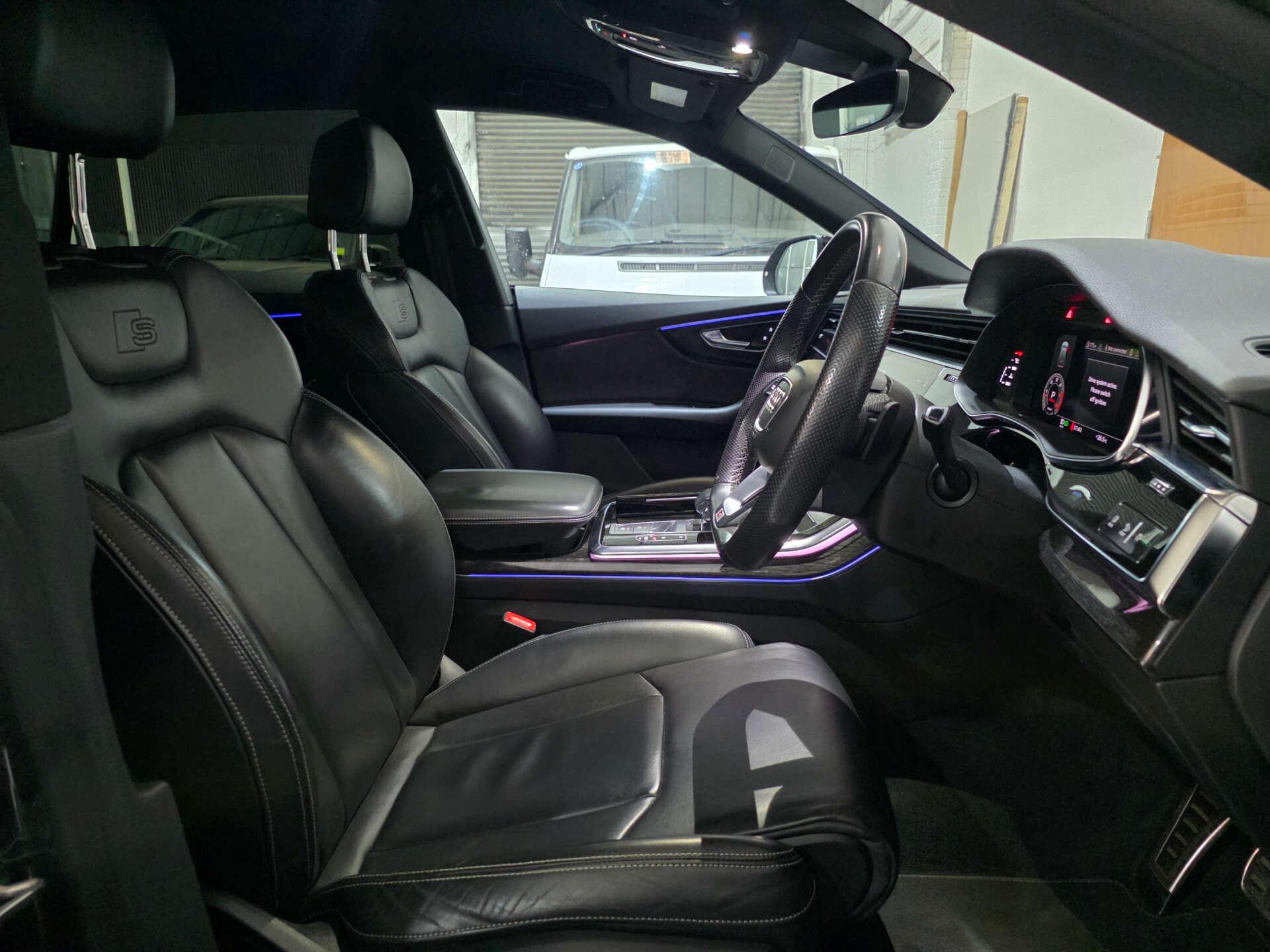 Audi Q8 view 23