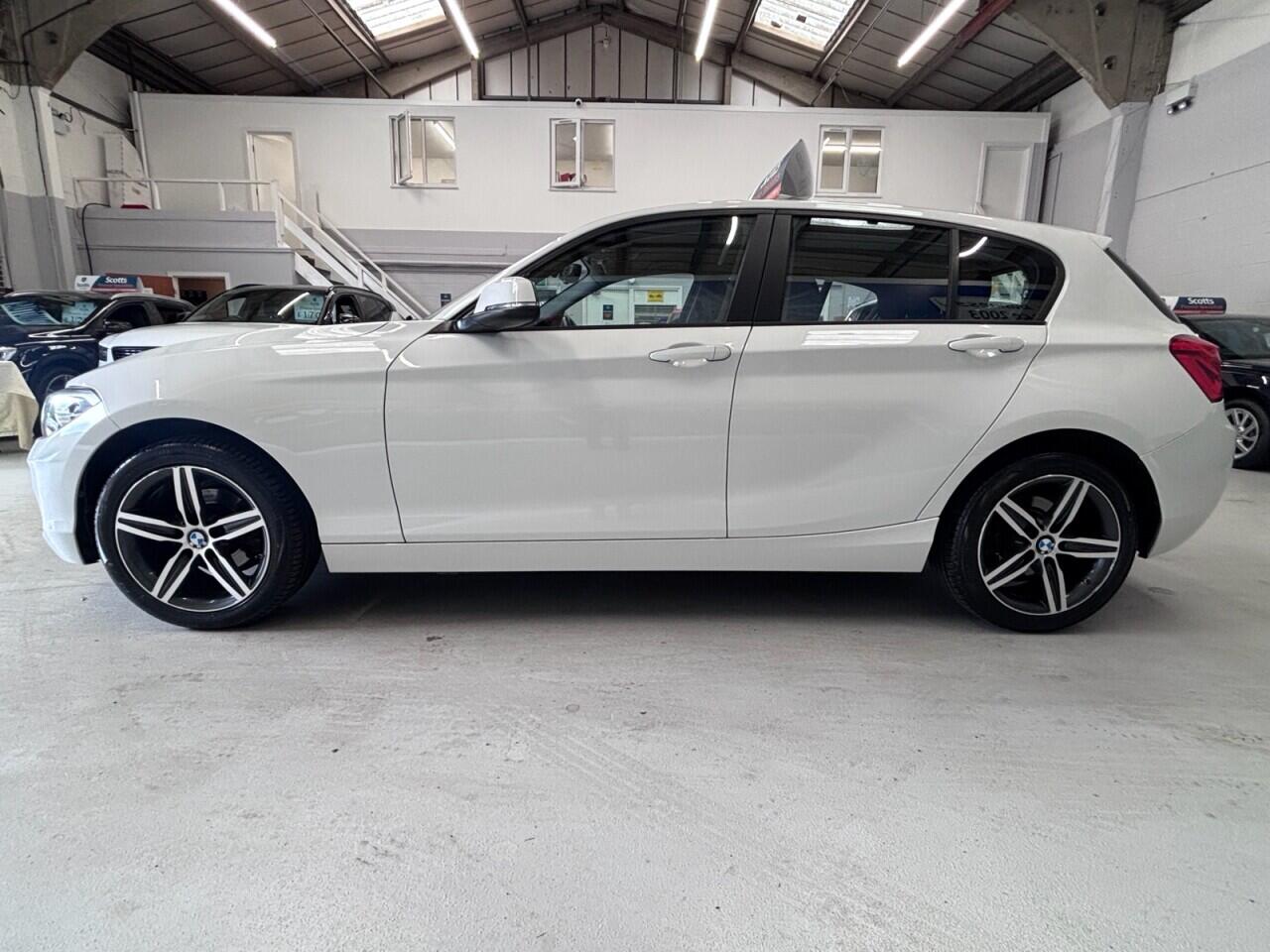 BMW 1 Series view 8