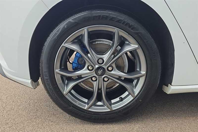 Ford Focus view 39