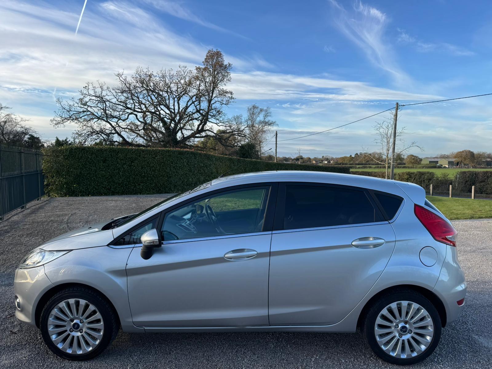 2009 Ford Fiesta image 8