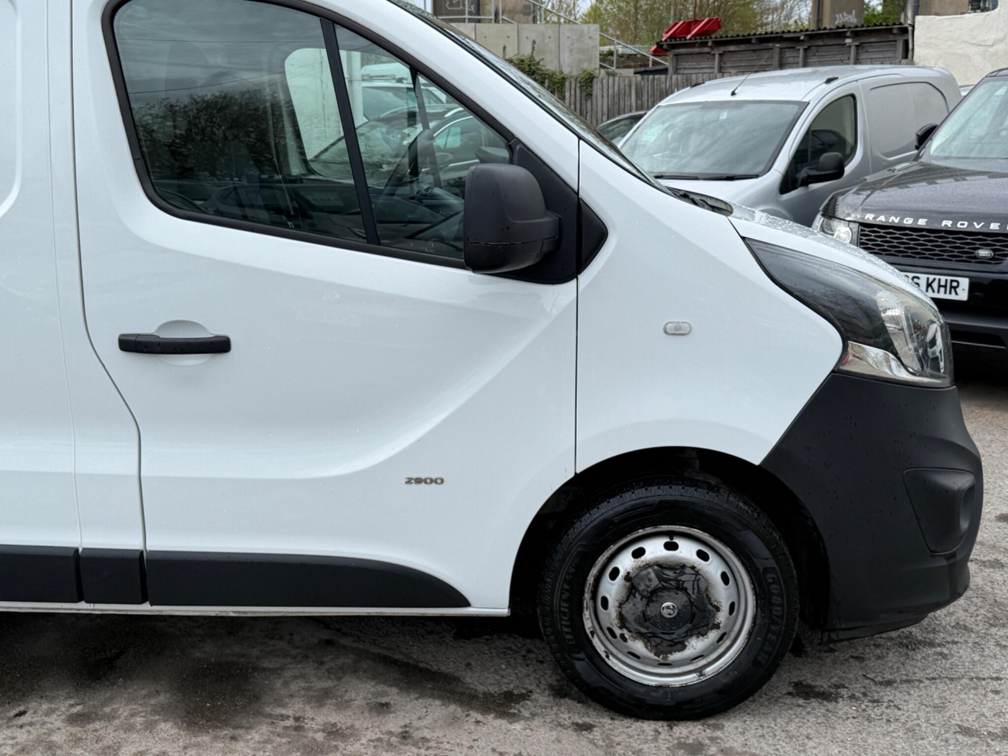 Vauxhall Vivaro - Image 21