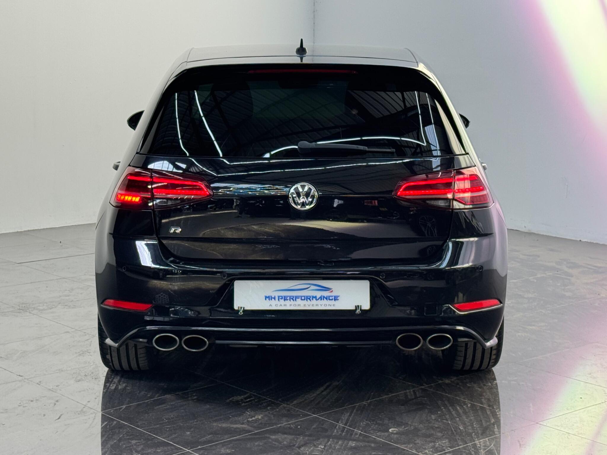 Volkswagen Golf view 4