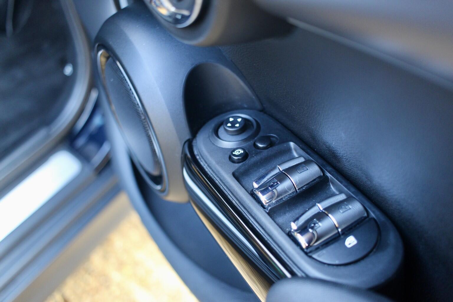 Mini Hatch view 30