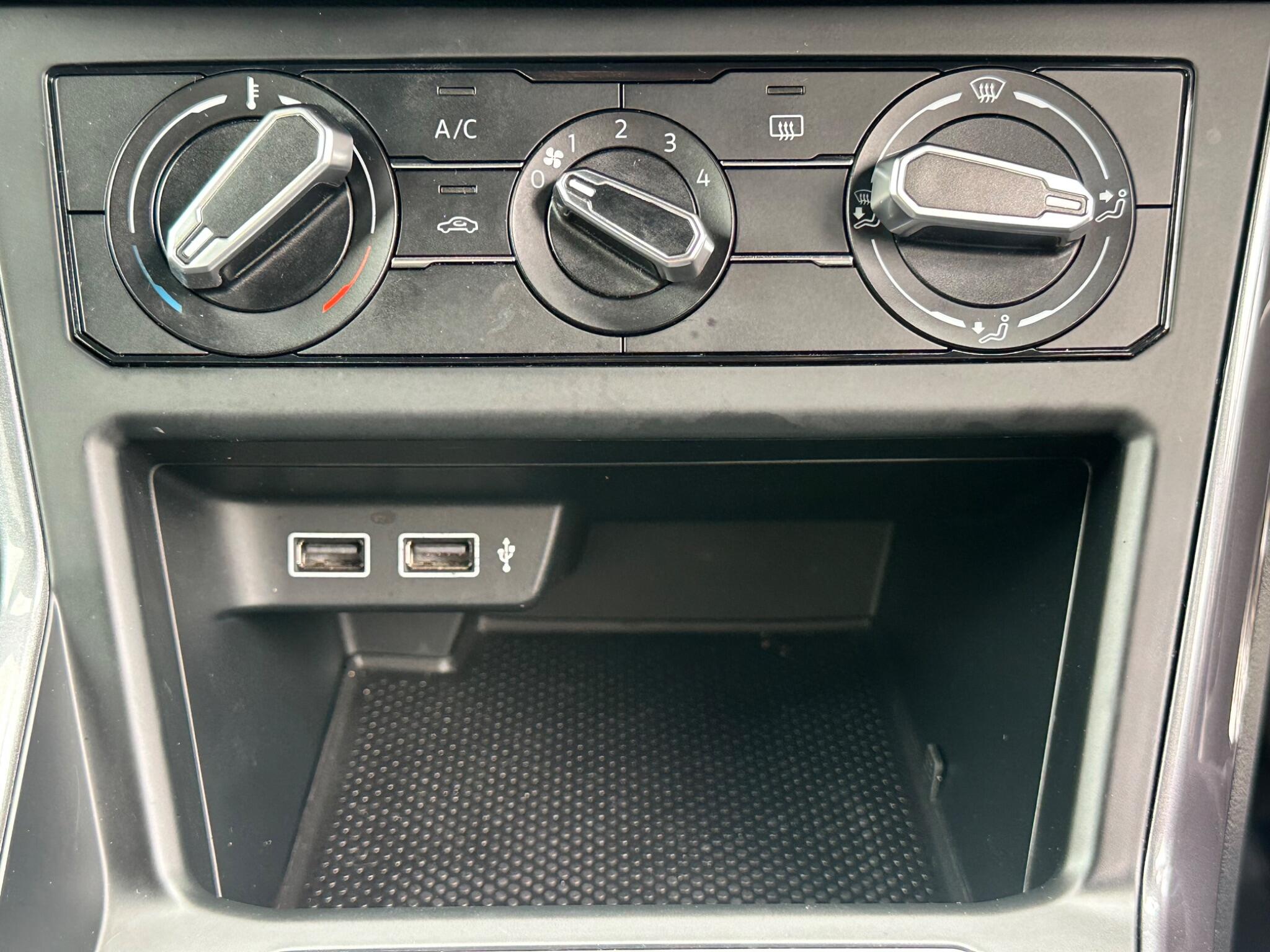 Volkswagen Polo view 26