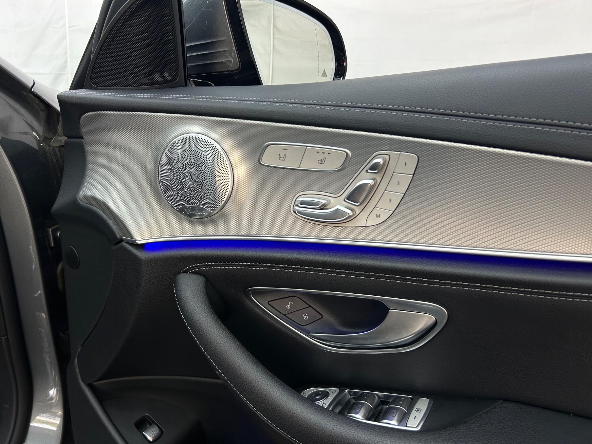 Mercedes-Benz E-Class view 23