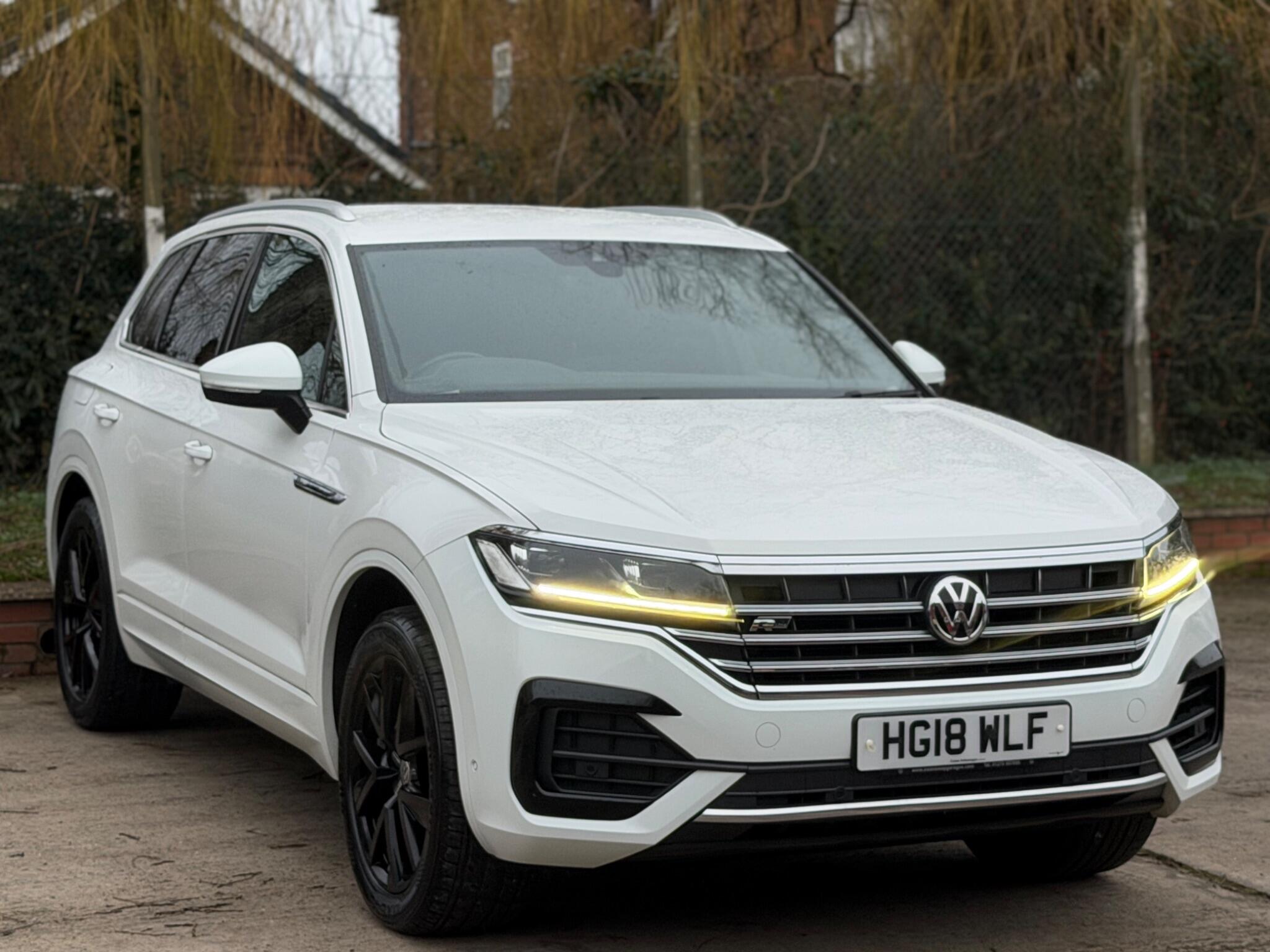 Volkswagen Touareg view 8