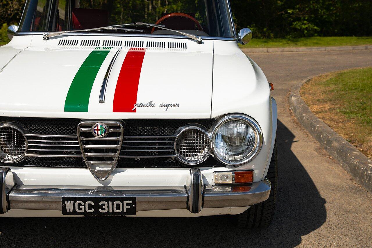 Alfa Romeo Giulia view 75