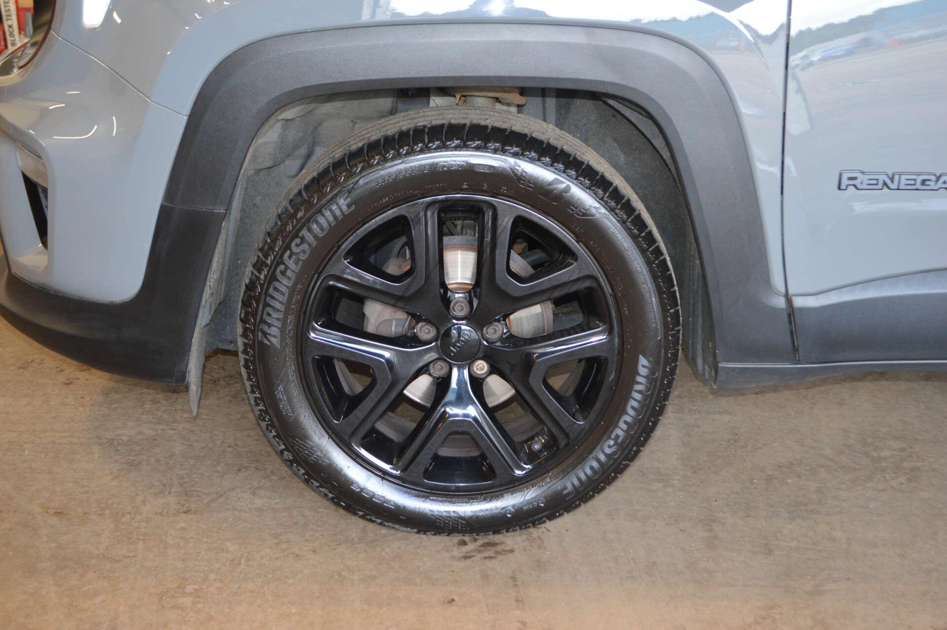 Jeep Renegade view 26