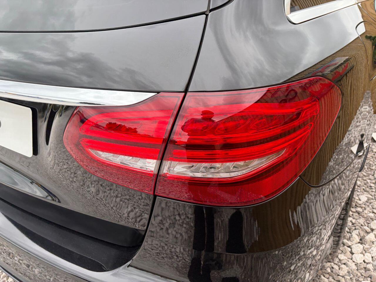Mercedes-Benz C-Class view 11