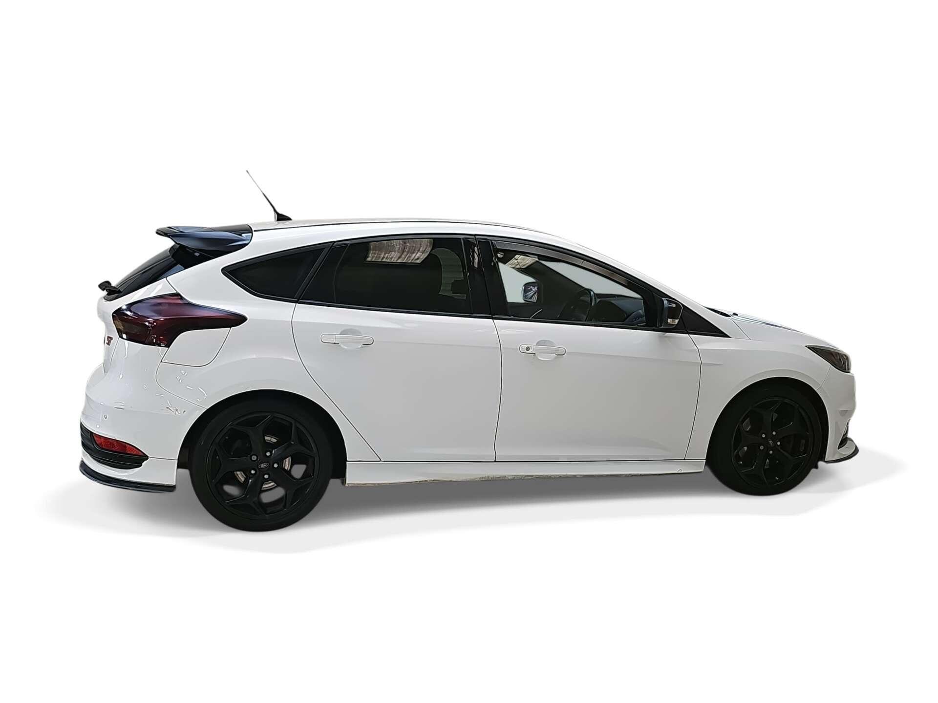 Ford Focus view 2