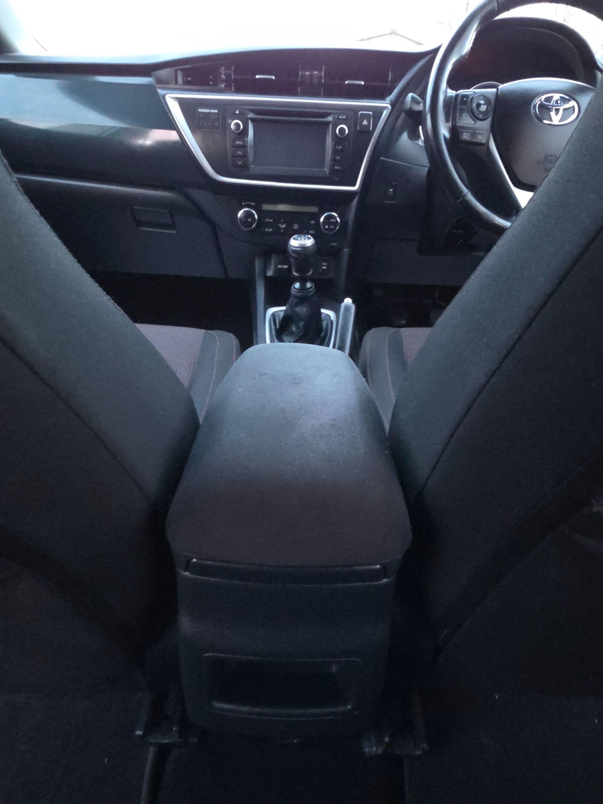 2013 Toyota Auris image 17