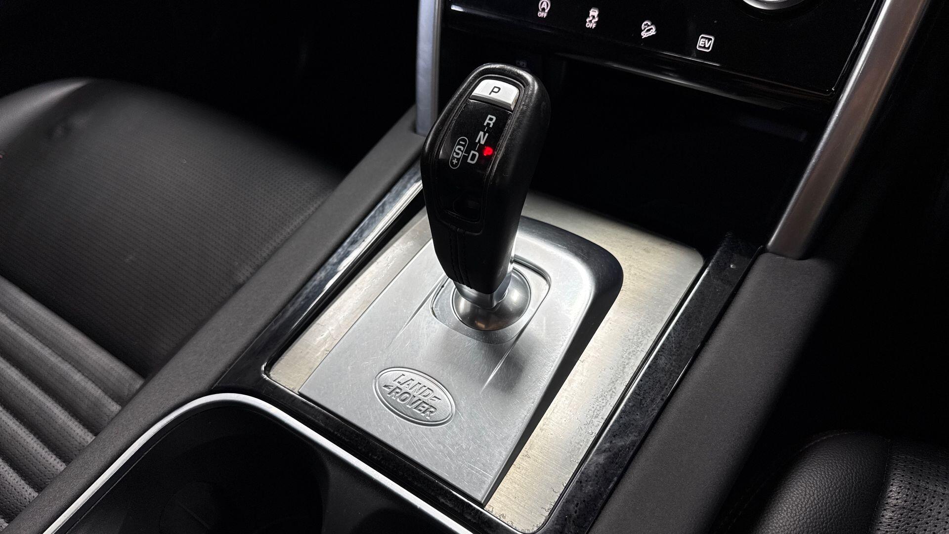Land Rover Discovery Sport view 13
