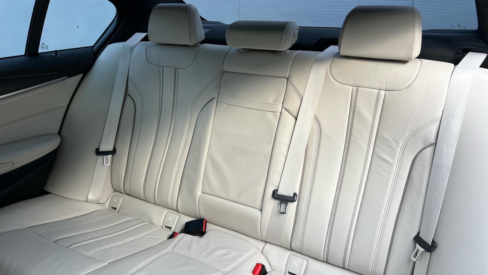 BMW 5 Series view 12