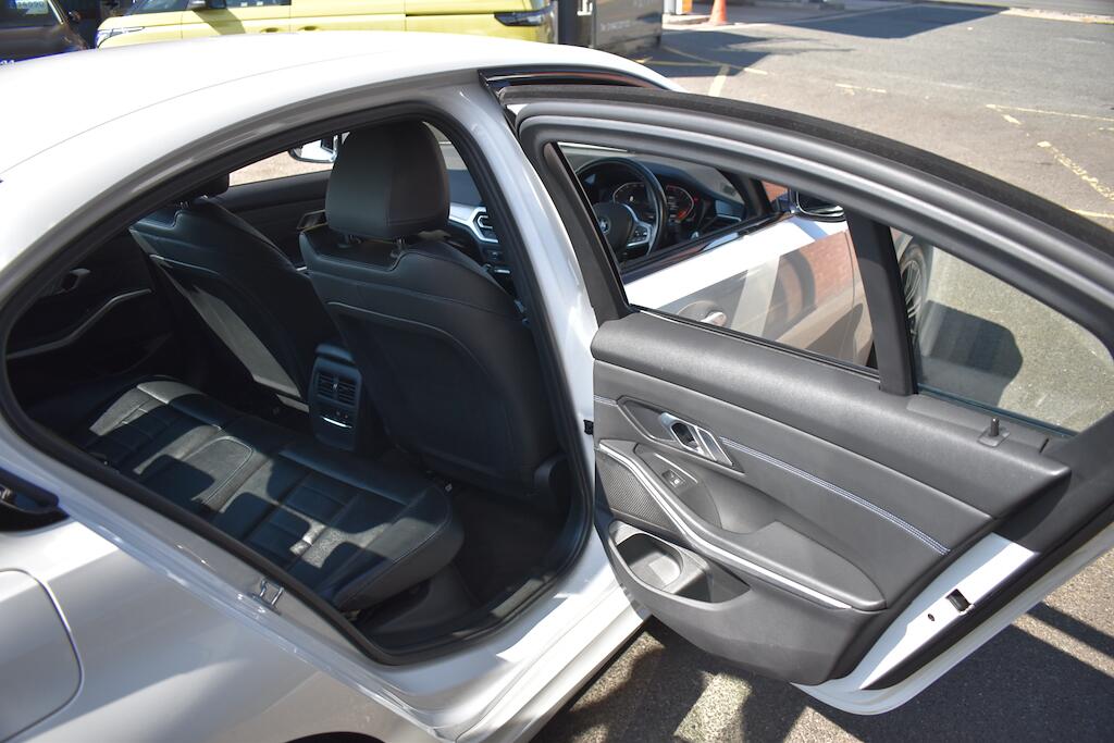 BMW 3 Series view 28