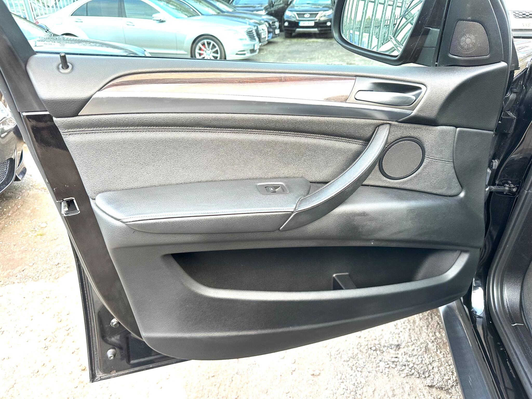 BMW X6 view 55