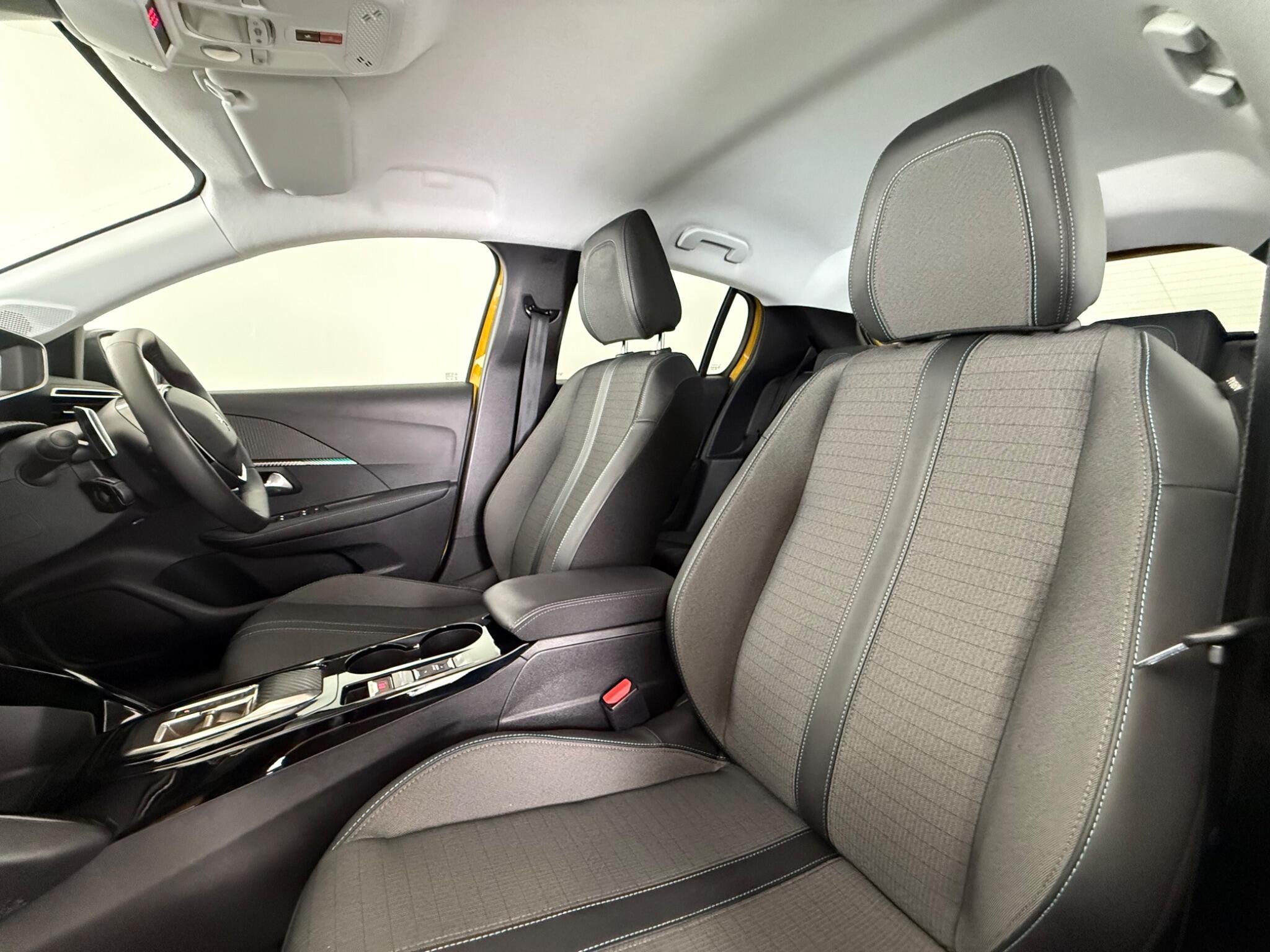 Peugeot 208 view 13