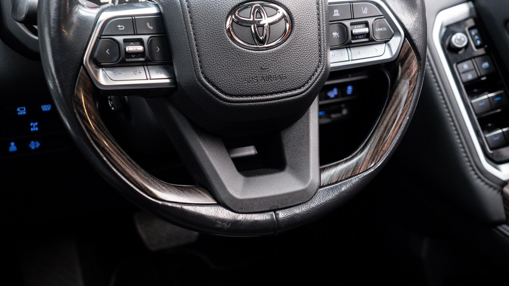 Toyota Land Cruiser view 9