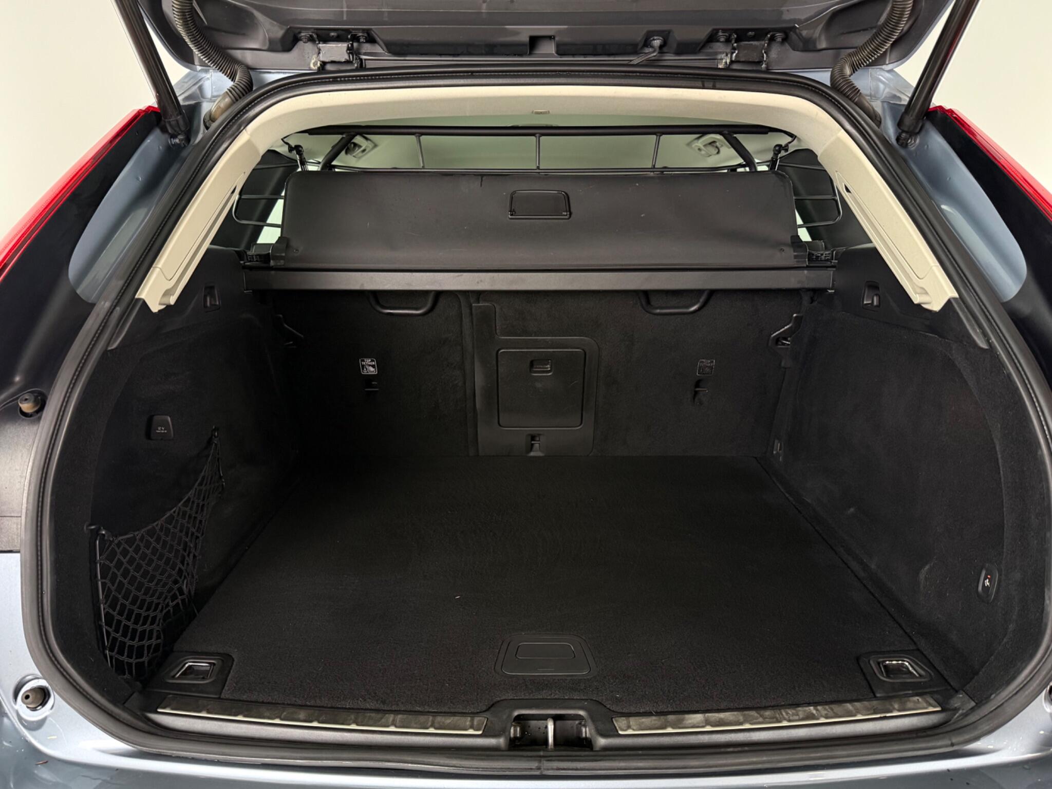 Volvo XC60 view 9